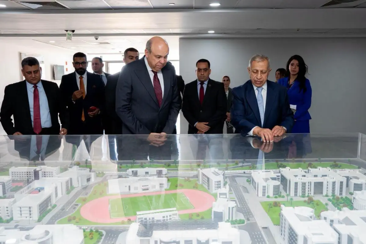 وزير الطيران المدني يتفقد فرع الأكاديمية العربية بالعلمين الجديدة على هامش معرض الطيران والفضاء 2026