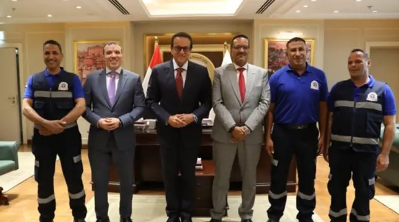 وزير الصحة يكرم أبطال إسعاف بني سويف لإنقاذ حياة أب استجابة لنداء طفله في 6 دقائق