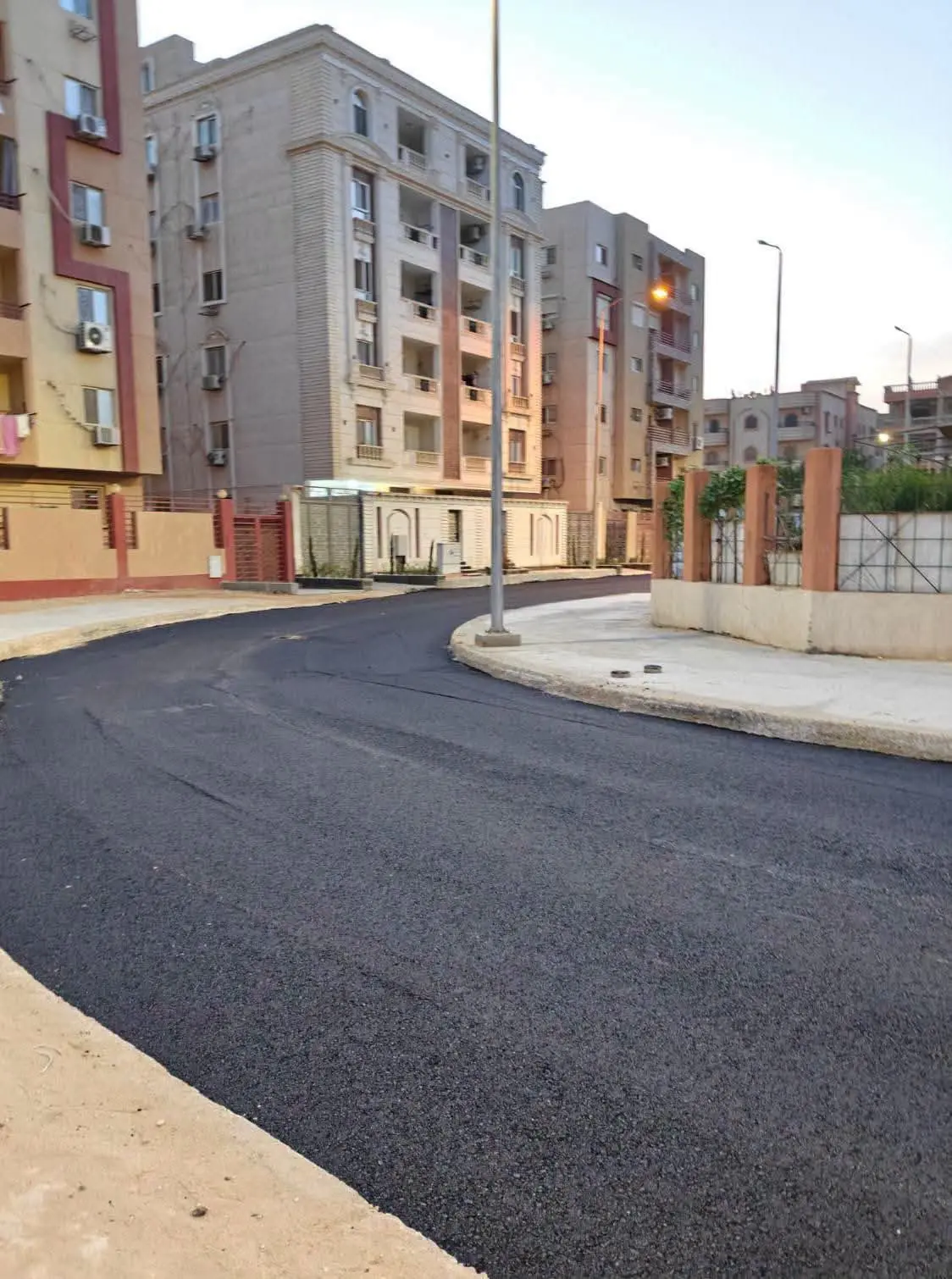 في إطار خطة الارتقاء بالبنية التحتية وتحسين المظهر الحضاري.. رئيس جهاز بني سويف الجديدة يتابع المشروعات الجارية ويؤكد الالتزام بالجداول الزمنية