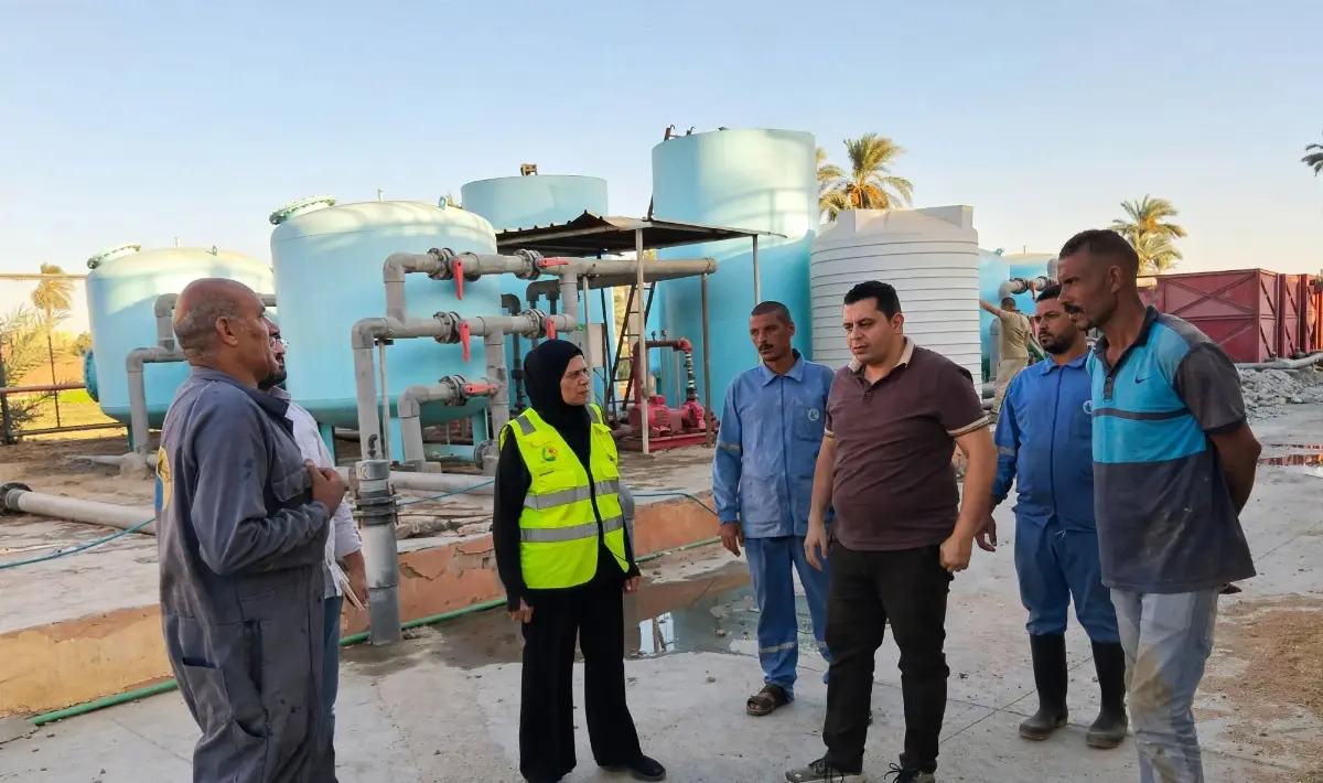 حرصاً على جودة الخدمات ورفع كفاءة التشغيل.. المهندسة دينا عمر سليمان تجري جولة ميدانية مفاجئة لمحطات الشرب والصرف الصحي بمركز اهناسيا