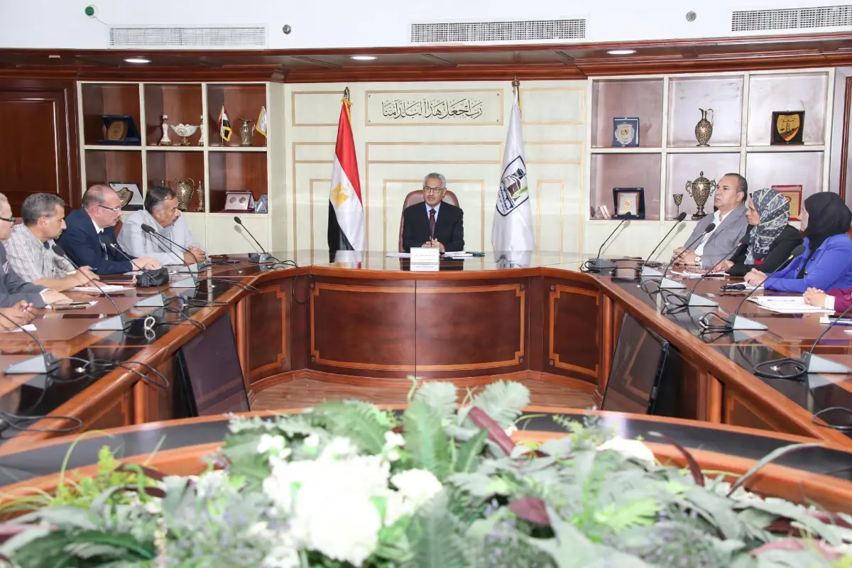 محافظ بني سويف يفتح حوارًا مفتوحًا مع المزارعين لحماية النيل والترع من التلوث وترشيد استهلاك المياه