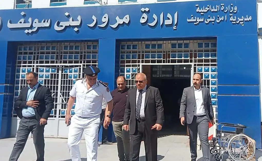 جولة ميدانية مفاجئة.. مدير أمن بني سويف يتفقد إدارة المرور ويتابع التشغيل التجريبي لمنظومة «الشباك