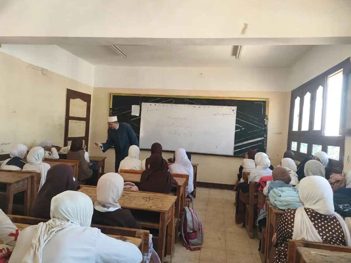 الشيخ عماد كساب يؤكد لطالبات معهد بدهل أَن ملحمة أكتوبر تجسد تلاحم الشعب والجيش ودور الأزهر التاريخي في دعم الوطن