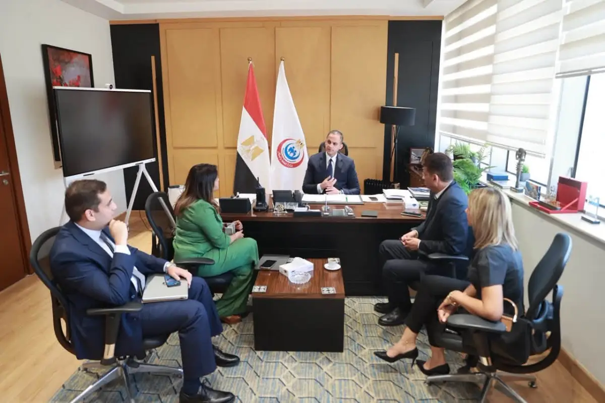 نائب وزير الصحة يبحث مع شركة «داتافلو» توسيع آفاق التعاون للتحقق من تراخيص مزاولة المهنة