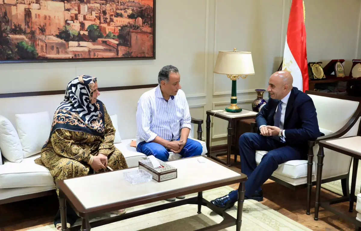 وزير التعليم يكرم مديري مدرستي برقطا والشهيد أحمد سمير.. ويؤكد: كرامة المعلمين خط أحمر