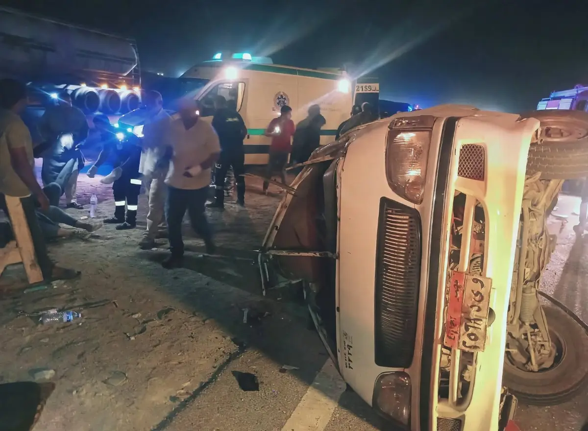 مصرع 4 أشخاص وإصابة آخرين في حادث مروع لسيارة من إهناسيا على الطريق الصحراوي ومناشدات للتعرف على هوية الضحايا والسائق
