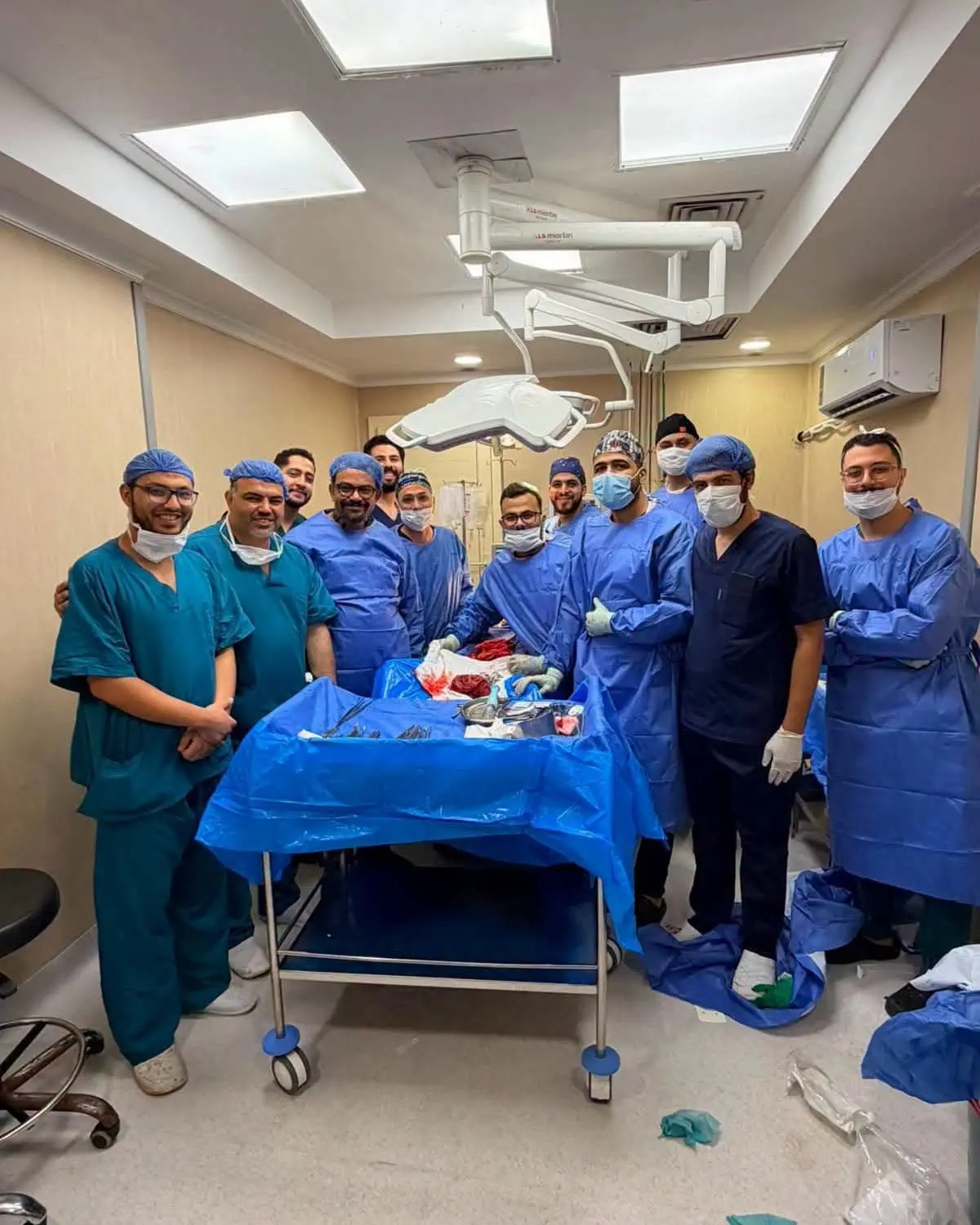 معجزة طبية داخل مستشفيات جامعة بني سويف.. فريق مشترك من الجراحة العامة والمسالك يستأصل ورمًا كبيراً بالقولون ويجري تدخلاً جراحياً دقيقاً بالمثانة