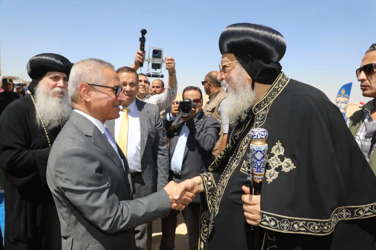 بحضور نائب المحافظ والأنبا اسطفانوس.. اللواء عبد الله عبد العزيز يستقبل قداسة البابا تواضروس الثاني في زيارة تاريخية لإيبارشية ببا والفشن وسمسطا