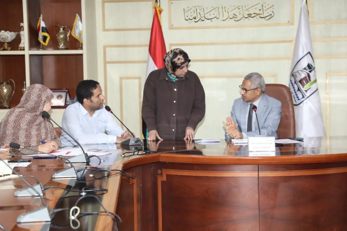 في لقائه الدوري المفتوح.. محافظ بني سويف يوجه بحلول فورية لملفات التصرح والصرف الصحي، ويشيد بسرعة التعامل مع أزمة تسريب المياه بقرية باروط