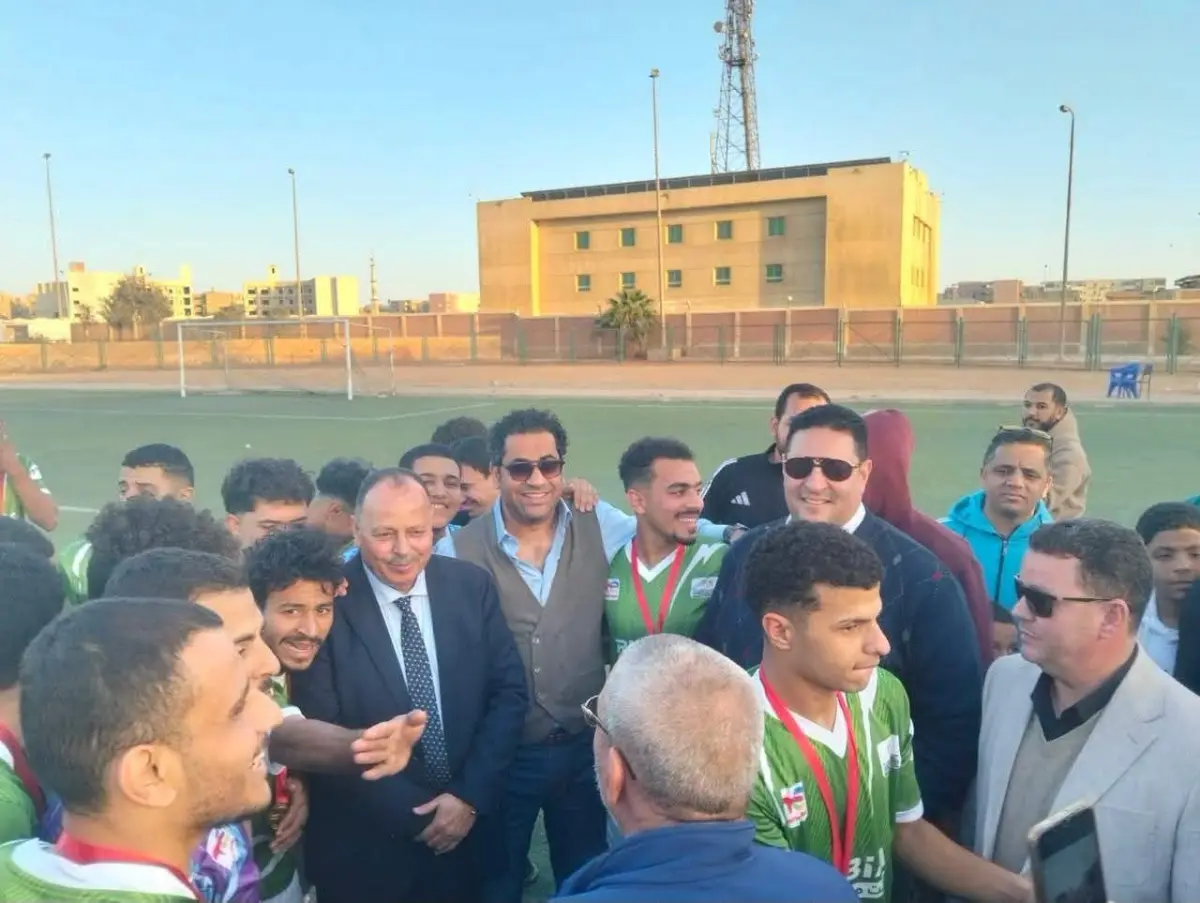 ثمار الجهود البرلمانية.. وزير الشباب والرياضة يوافق على تطوير ملعب مركز شباب قرية بليفيا ببني سويف ولجنة فنية تعاين الموقع تمهيداً لبدء التنفيذ
