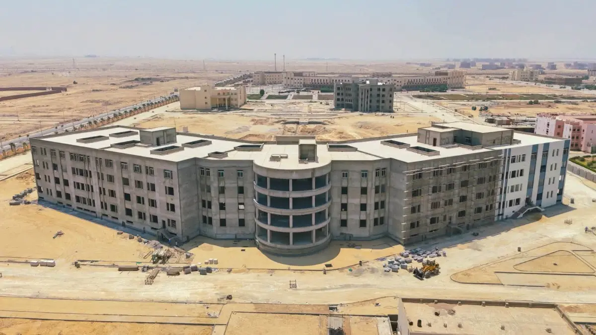 إنجاز 90% من الأعمال الإنشائية للمبنى الجديد لكلية العلوم بجامعة بني سويف